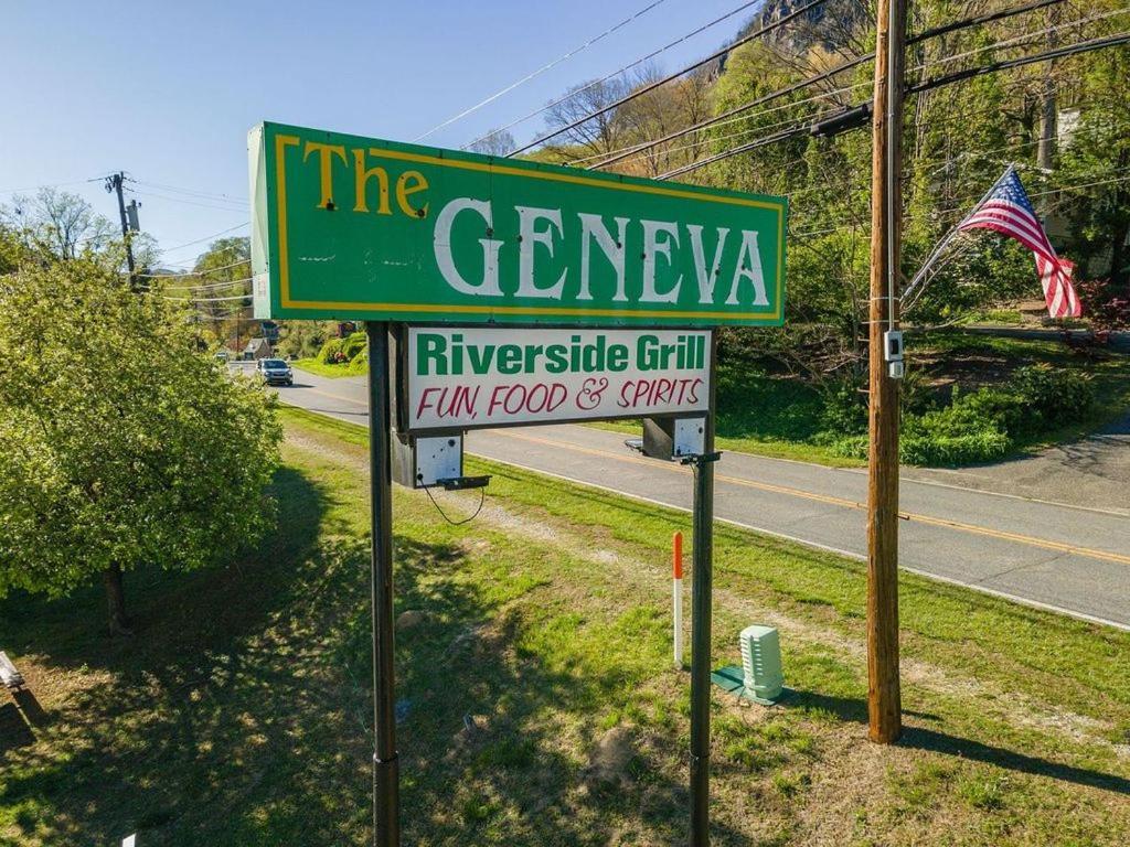Geneva Hotel & Tiki Bar Chimney Rock Exterior photo